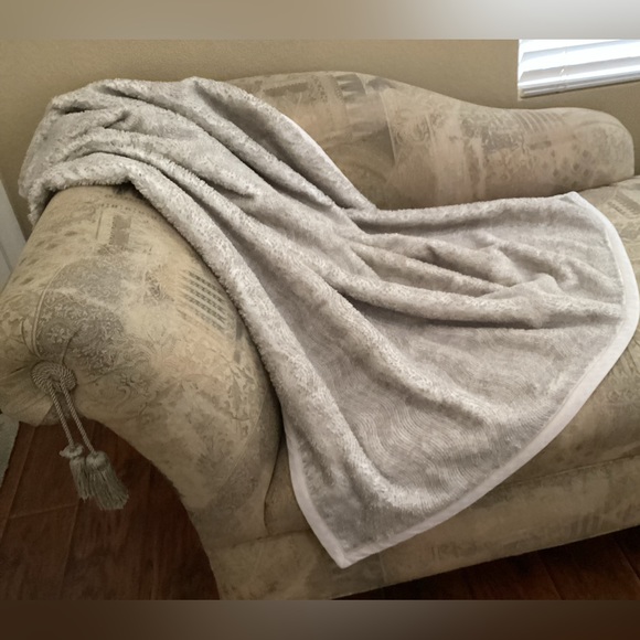 Pottery Barn Bedding Pottery Barn Faux Fur Wheat Tan Cream Wave